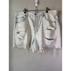 Distressed Women’s Denim Shorts - Light Wash White